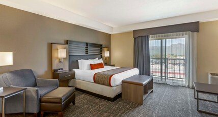 Best Western Plus Heber Valley Hotel Room Type - Suite-1 King Bed, Non-Smoking, Kitchenette, Microwave And Refrigerator, Balcony, Sofabed, Full Break