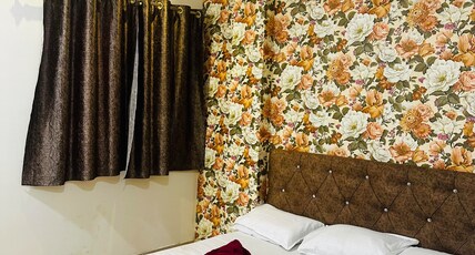 Hotel shipra Paradise Room Type - Bedroom 6