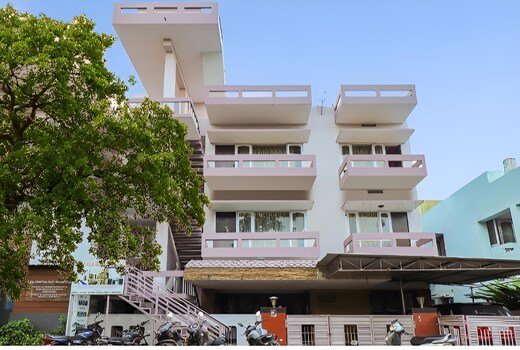 NARESH LIVE INN GUEST HOUSE