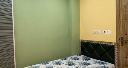 RADHA BALLABH NIWAS Room Type - Delux single bed room