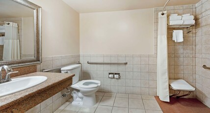 Best Western Plus Country Park Hotel Room Type - 1 King Bed, Mobility Accessible, Communication Assistance, Walk In Shower, Non-Smoking, Full Breakfa Best Western Plus Country Park Hotel Room Type - 1 King Bed, Mobility Accessible, Communication Assistance, Walk In Shower, Non-Smoking, Full Breakfa