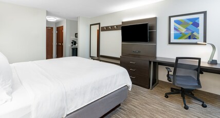Holiday Inn Express & Suites Trinidad Room Type - 1 King Standard
