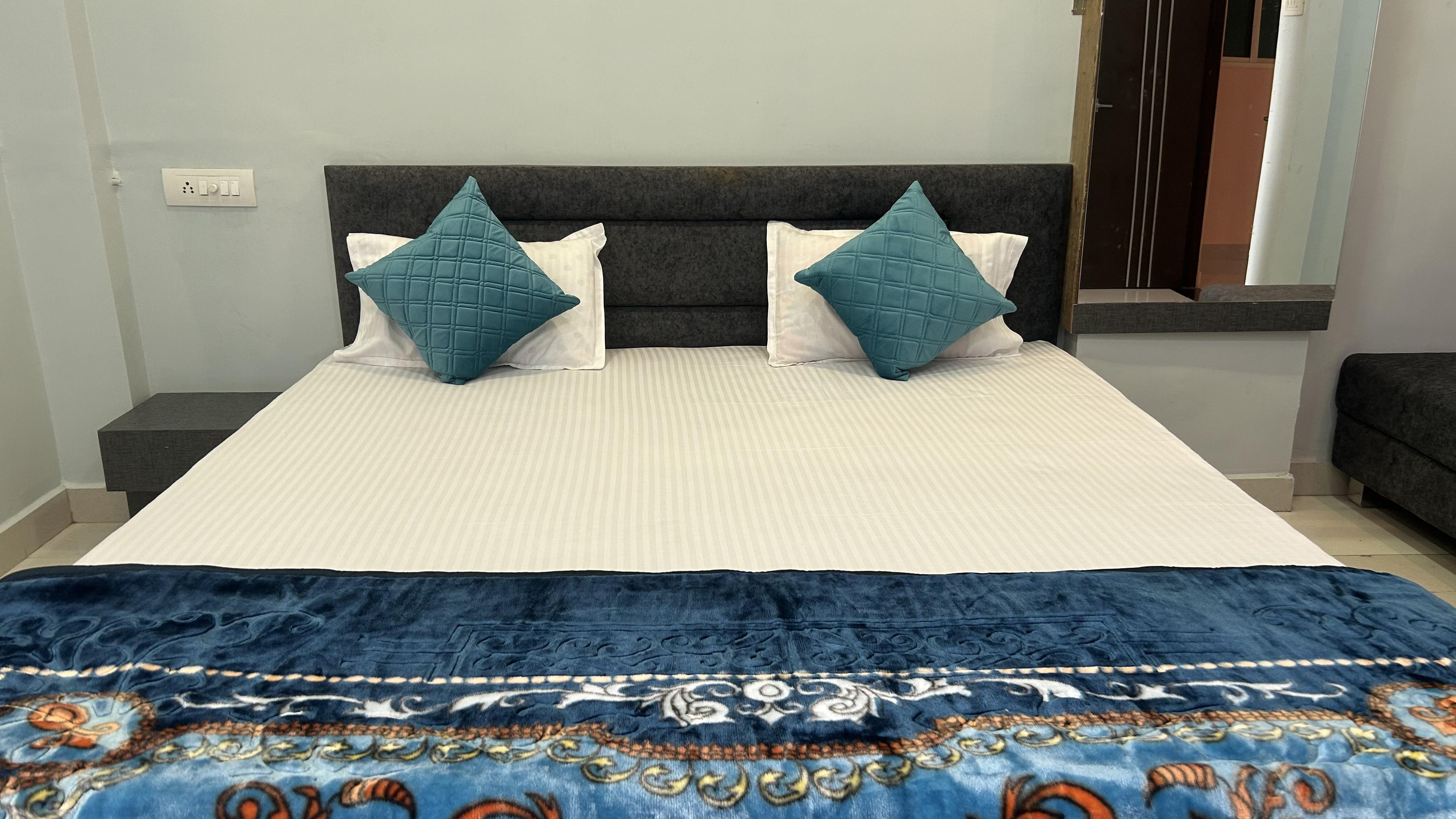 Hotel Luvkush - Tap to explore photos