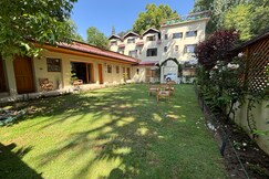 Hotel Grand Jigar Near Dal Lake