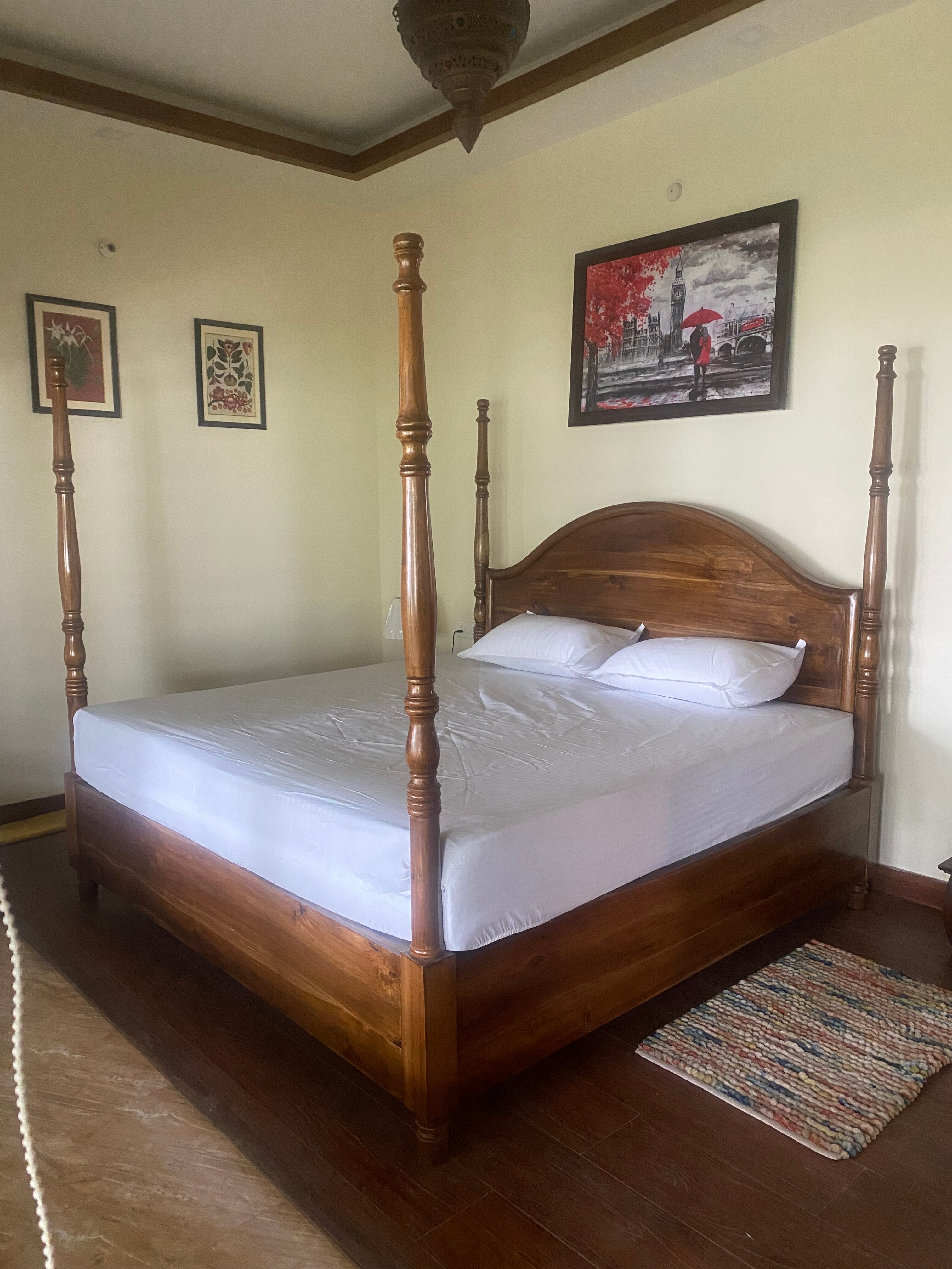 Woodburry mansion room with view - Tap to explore photos