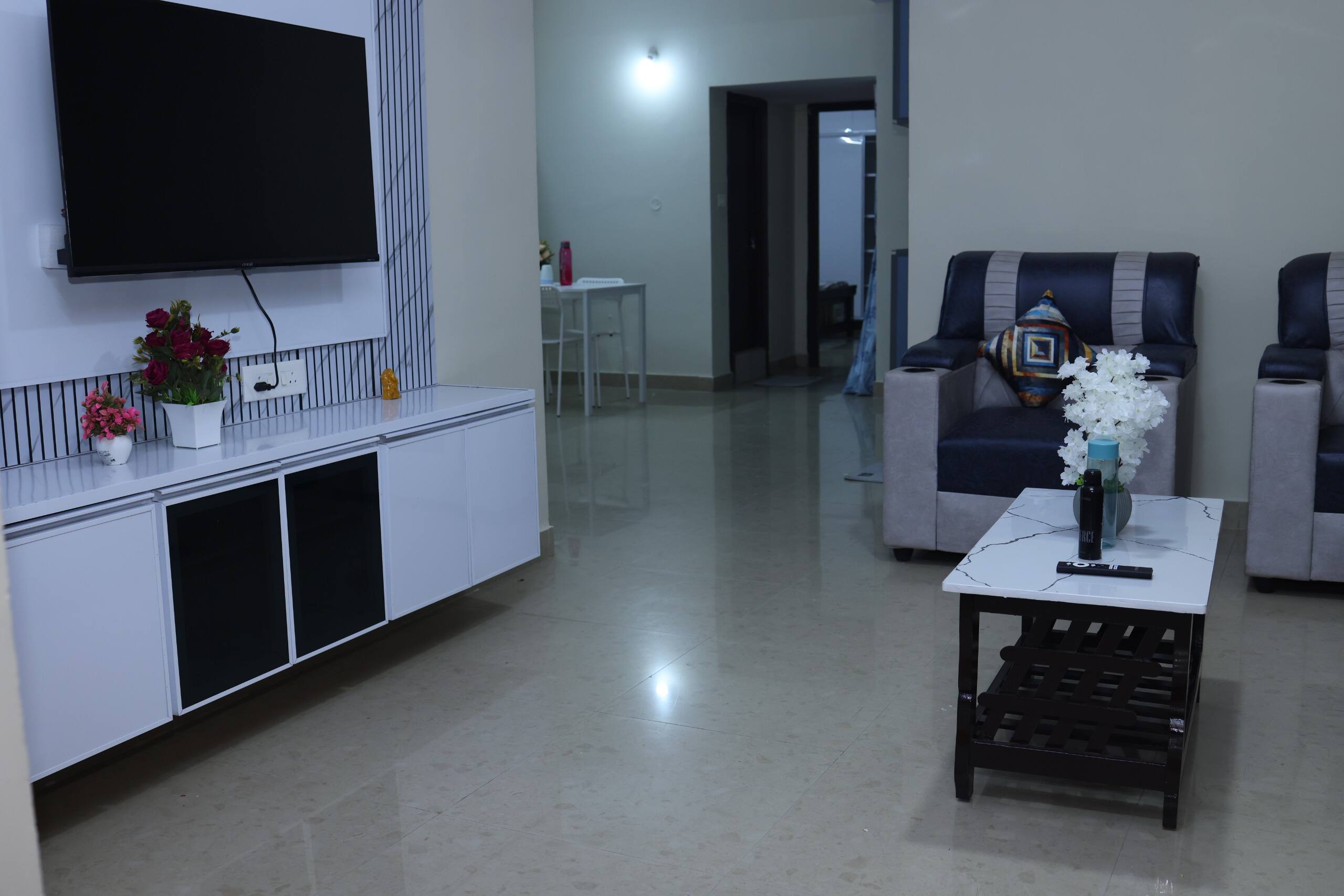 Comfort 3BHK AC Near Wipro Circle DLF US Consulate - Tap to explore photos