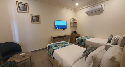 JS Souvenir @ 5min far from Airport Room Type - Executive Twin Bed Room