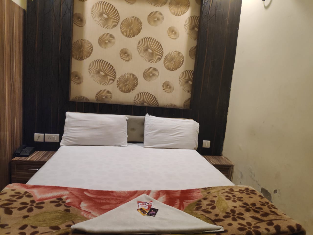 Hotel Rainbow - Tap to explore photos