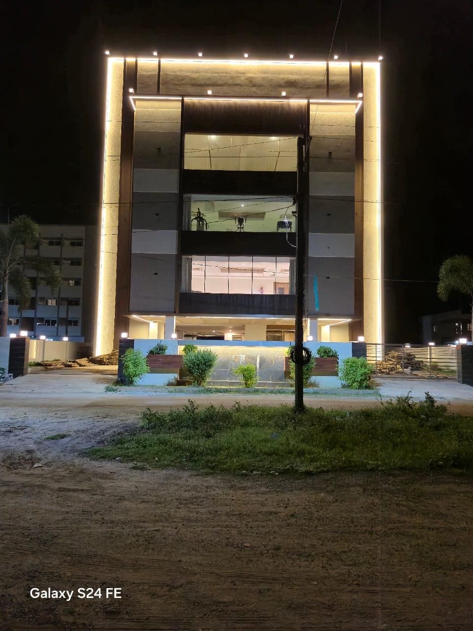HOTEL SMART CITY PARK INN - Tap to explore photos