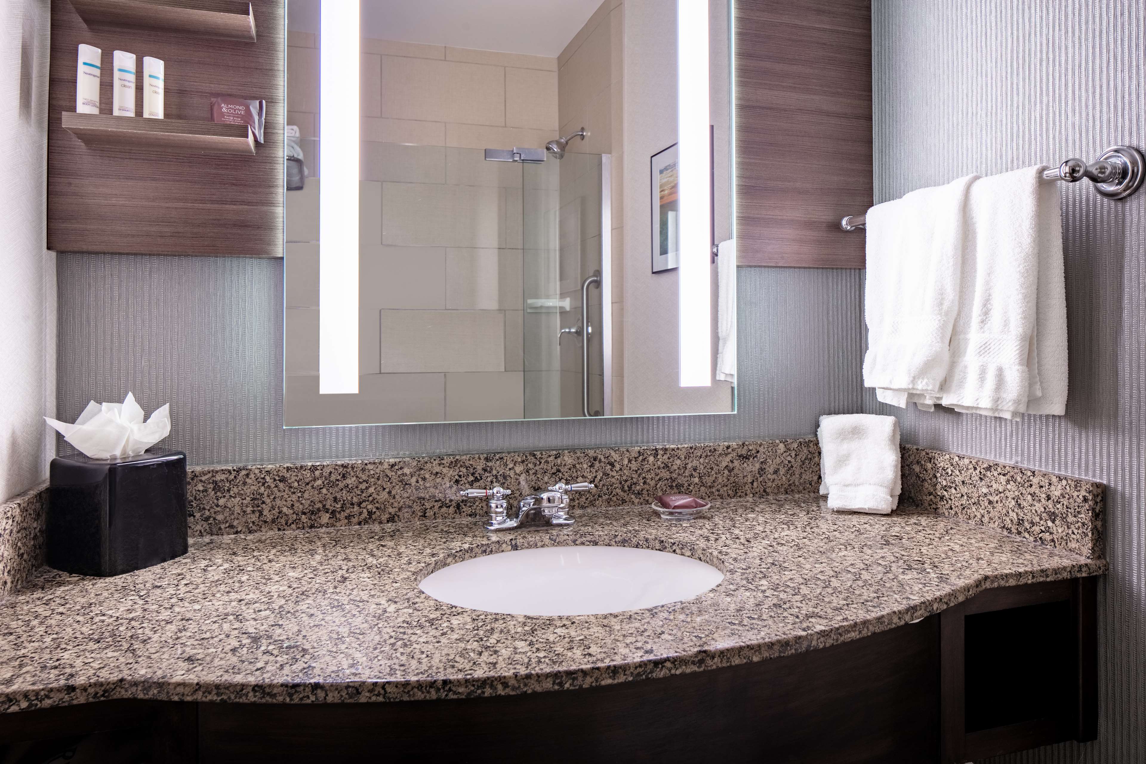 HILTON GARDEN INN MANHATTAN - Tap to explore photos