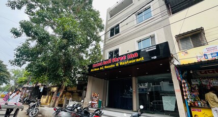 Hotel Aadi Shree Inn Room Type - Deluxe Room