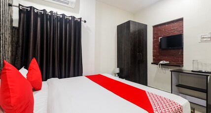 HOTEL HAPPY STAY Room Type - DELUXE ROOM