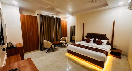 THE MAULSHRI Room Type - OAK ROOMS