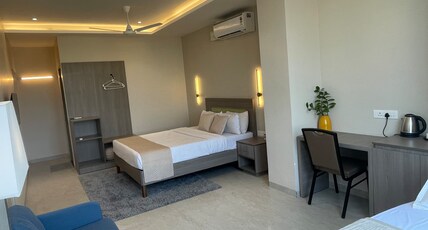 Raghav Residency Room Type - Deluxe King