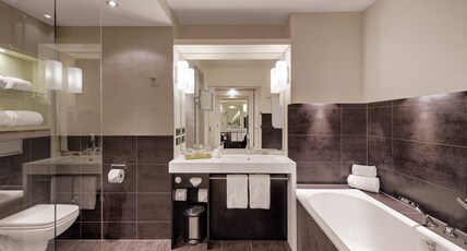 Hotel Indigo - Dusseldorf - Victoriaplatz Room Type - 1 King Bed 1 Bedroom Suite City View