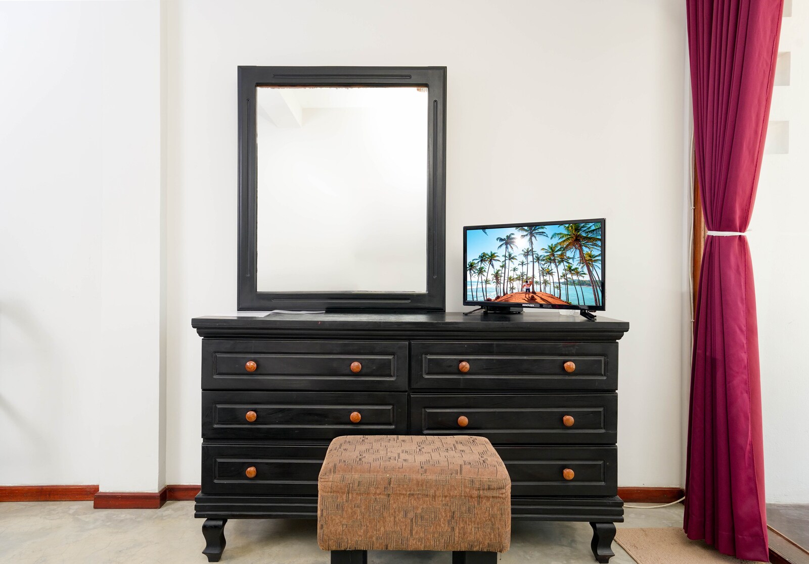 Hotel Silan Mo - Tap to explore photos