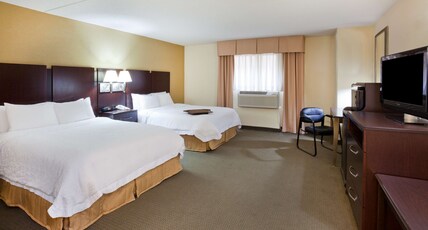 Hampton Inn & Suites by Hilton Lino Lakes Room Type - 2 QNS ACCESSIBLE W TUB NS