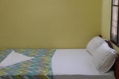Varadhar Guest House  Near Varadarajar Temple