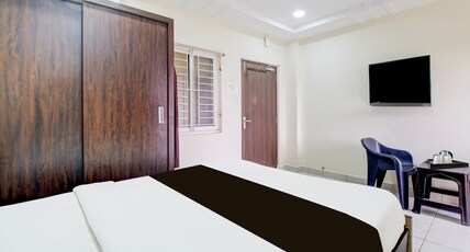 Hotel O Ramavarapadu Near PVR Icon Room Type - Deluxe