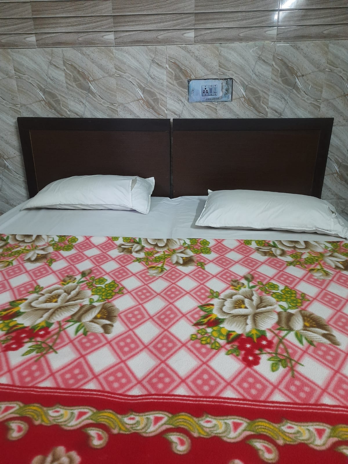 MAA GAYATRI GUEST HOUSE - Tap to explore photos