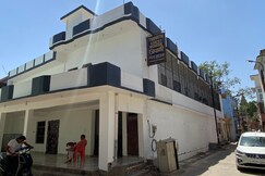 Tripathi's Rampath Inn Near Ram Mandir