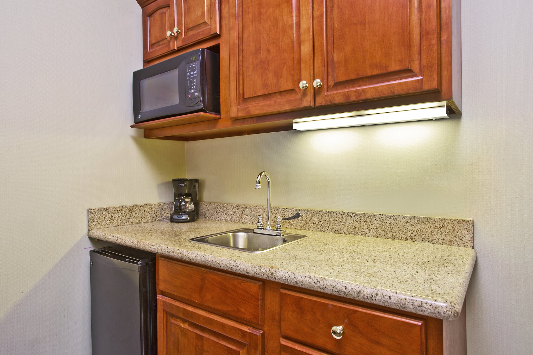 Holiday Inn Express Hotel & Suites Goshen - Tap to explore photos