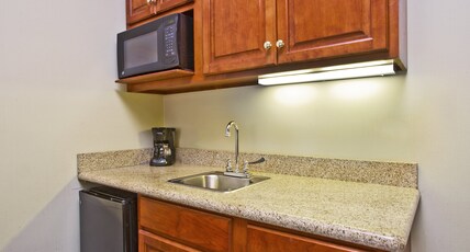 Holiday Inn Express Hotel & Suites Goshen Room Type - 1 King Suite