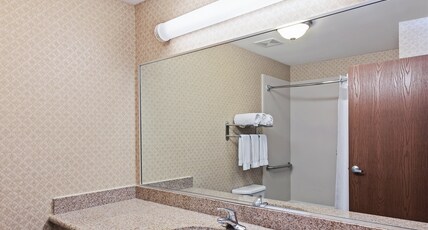 Holiday Inn Express Hotel & Suites Laredo-Event Center Area Room Type - 1 Queen Standard