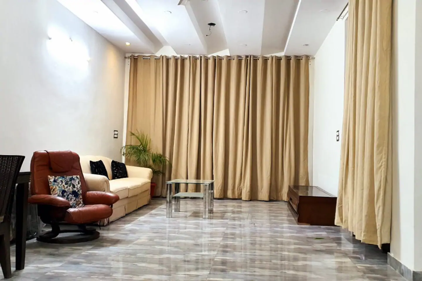 Newly renovated bright and spacious with hill view - Tap to explore photos