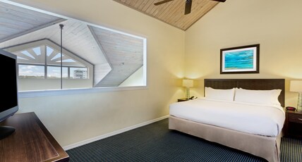 Holiday Inn Hotel & Suites CLEARWATER BEACH S-HARBOURSIDE Room Type - 1 King 1 Bedroom Suite Holiday Inn Hotel & Suites CLEARWATER BEACH S-HARBOURSIDE Room Type - 1 King 1 Bedroom Suite