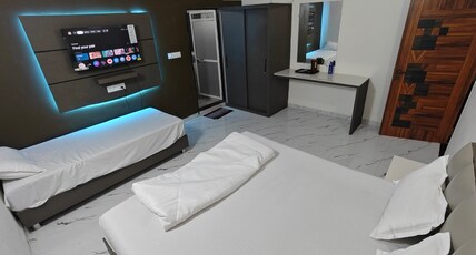 Mahakal Home Stay Room Type - Bedroom 1
