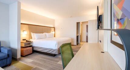Holiday Inn Express & Suites EAGAN - MINNEAPOLIS AREA Room Type - 1 King Bed Suite Mobil Access Tub
