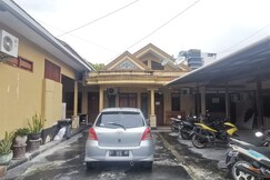 Hotel O Balikpapan near Taman Beruang Madu formerly Palm Cafe Inn