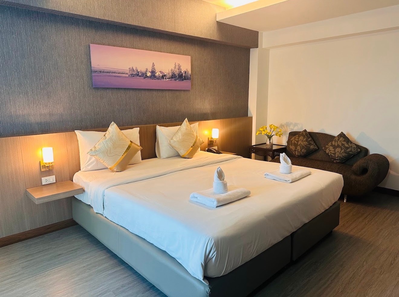 Hotel Kann Pattaya - Tap to explore photos