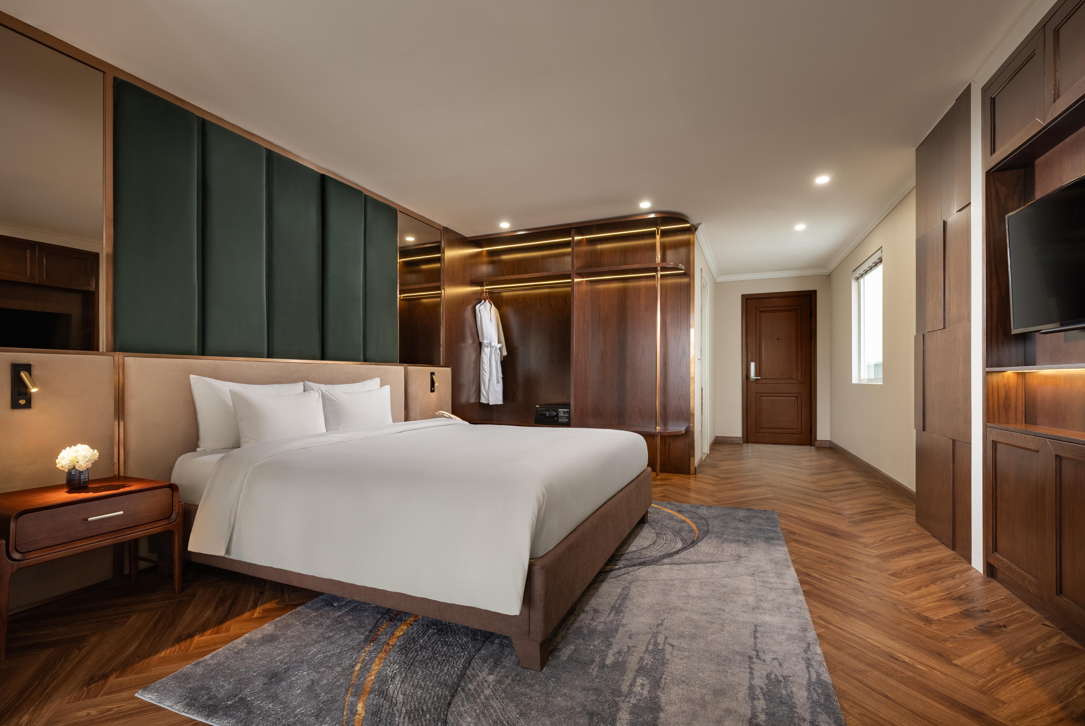 Splendid Premium Hotel - Tap to explore photos