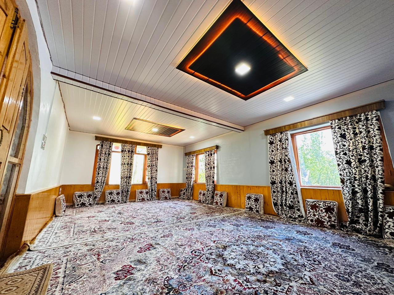 Sheen Homestay - Tap to explore photos