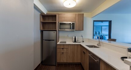 Crowne Plaza Houston Galleria Room Type - 2 Queen Beds 1 Bedroom Suite