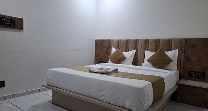 Hotel Asiana Gandhinagar Room Type - Double Deluxe Rooms