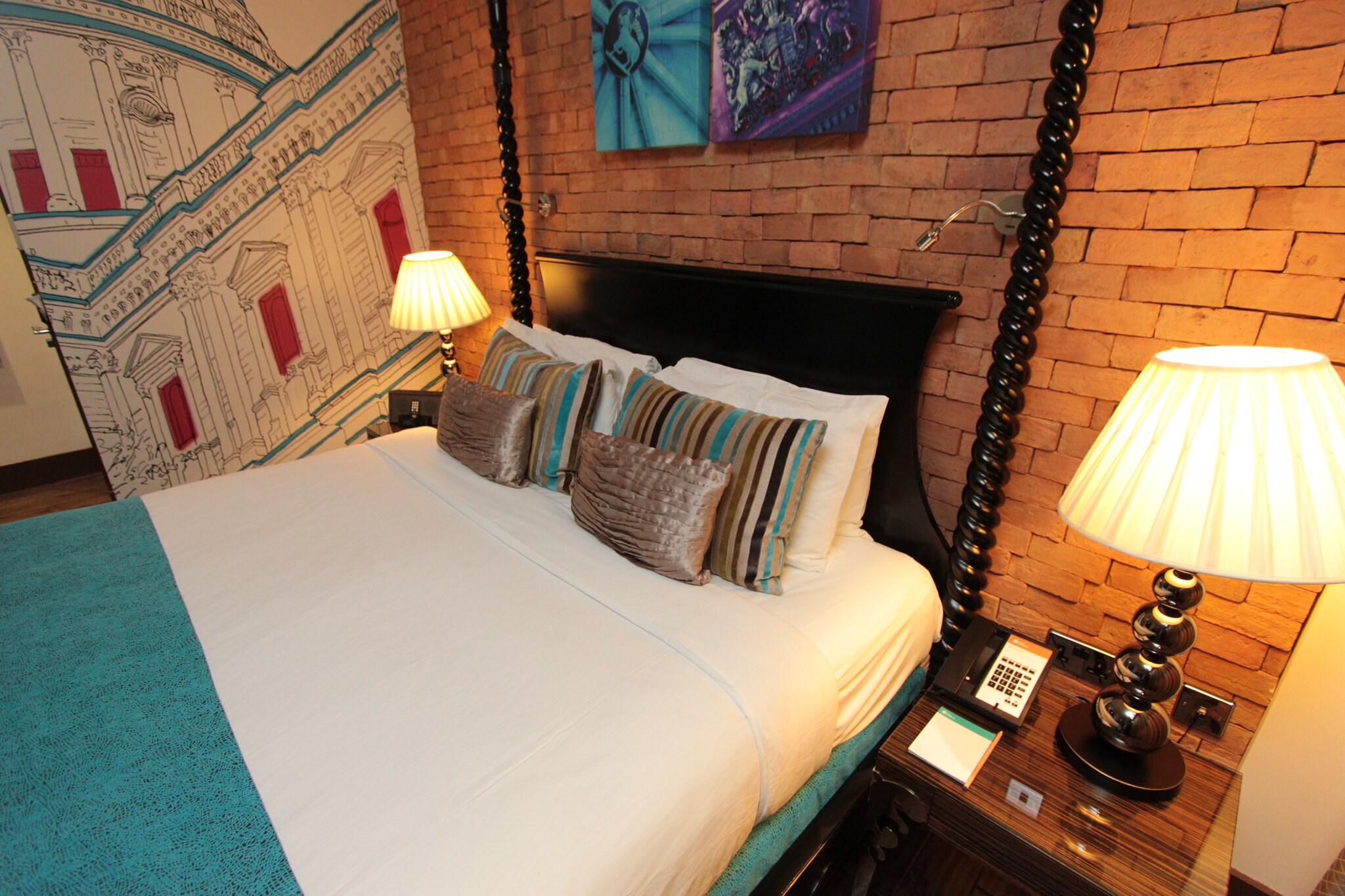 Hotel Indigo London Tower Hill - Tap to explore photos