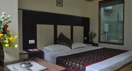 HOTEL PRESTIGE The Mall Road Room Type - Deluxe Room