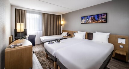 Novotel Rotterdam Schiedam Room Type - Superior room with 3 single beds
