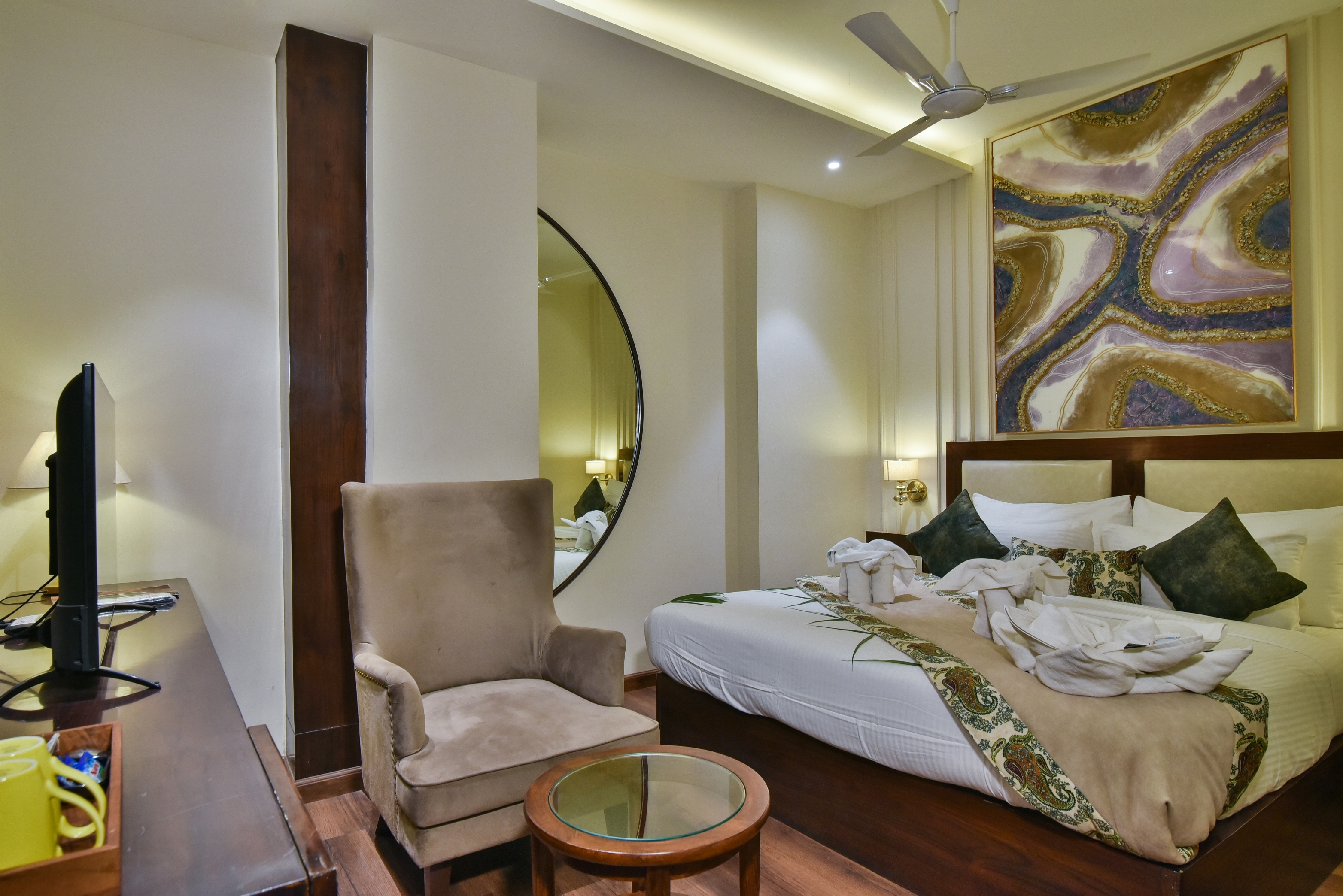 Hotel BR GRAND | 2KM FROM GOLDEN TEMPLE - Tap to explore photos