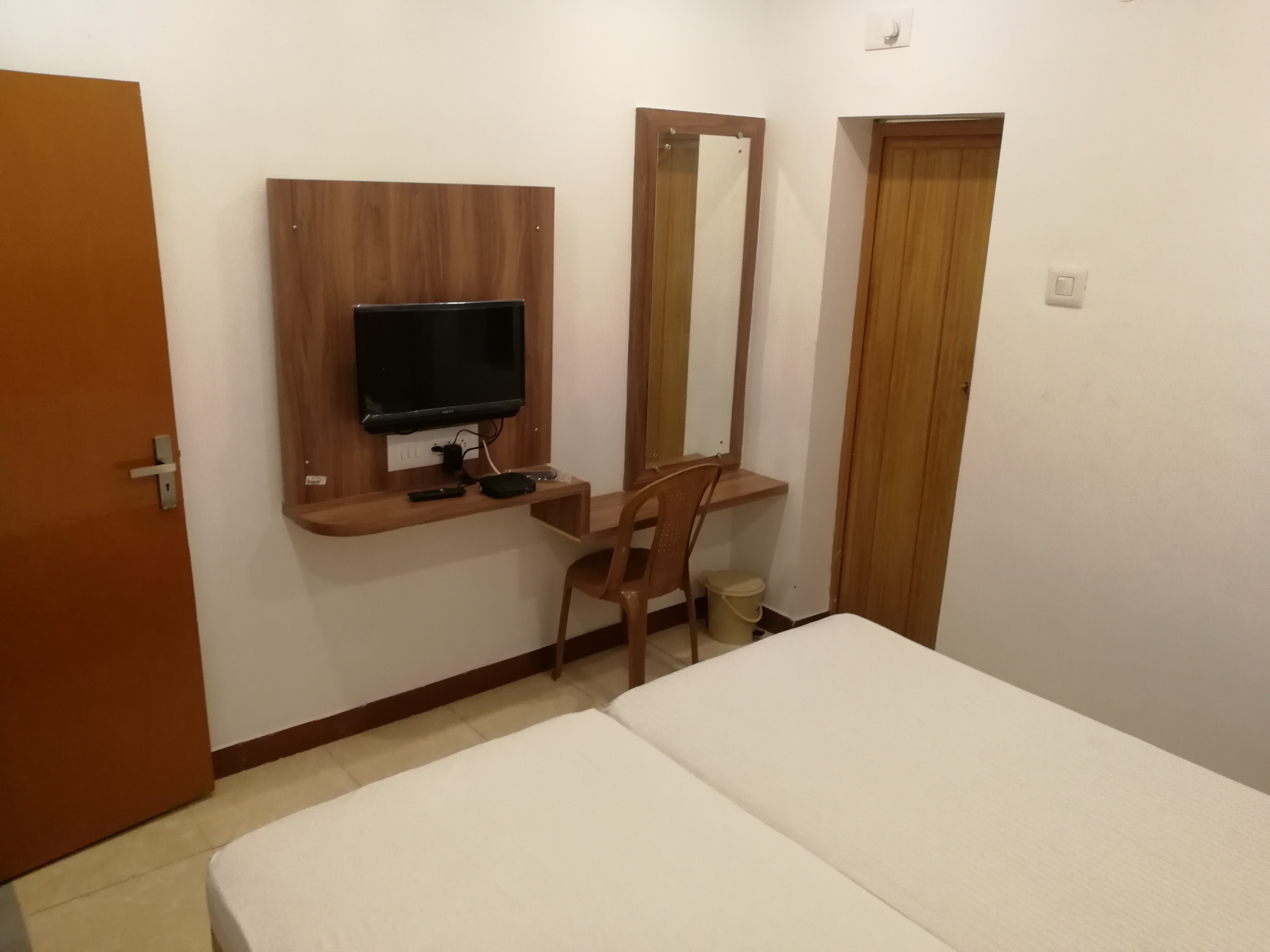 Hotel Zhanana Inn - Tap to explore photos