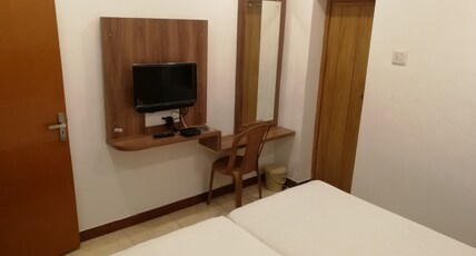 Hotel Zhanana Inn Room Type - Deluxe Double Non AC