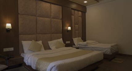 Hotel Vasudeva Inn Room Type - Triple Bed Room With Balcony