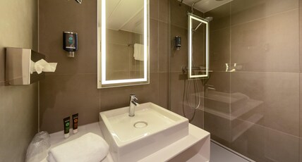 Novotel Nice Centre Vieux Nice Room Type - Superior Room, 1 Double Bed Novotel Nice Centre Vieux Nice Room Type - Superior Room, 1 Double Bed