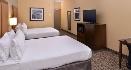 Holiday Inn Express & Suites PAGE - LAKE POWELL AREA Room Type - 2 Queen Standard Mobility Accessible Tub