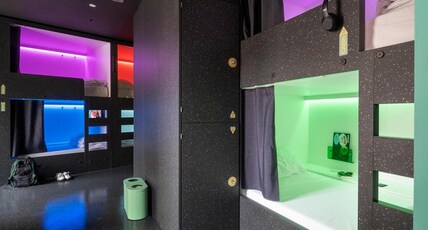 Amistat City Hostel Barcelona Room Type - Triple Ensuite Room