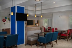 Holiday Inn Express & Suites Independence-Kansas City, an IHG Hotel