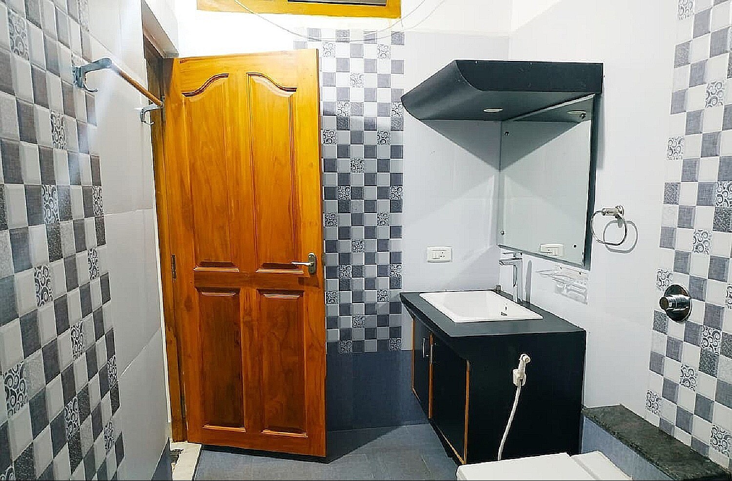 FM Villa Homestay - Tap to explore photos